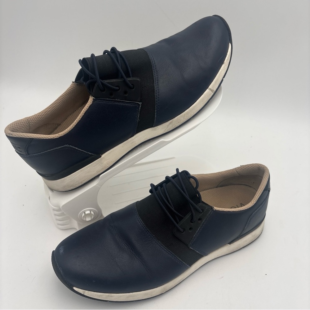 Vionic Women's Sneakers in Navy and Black